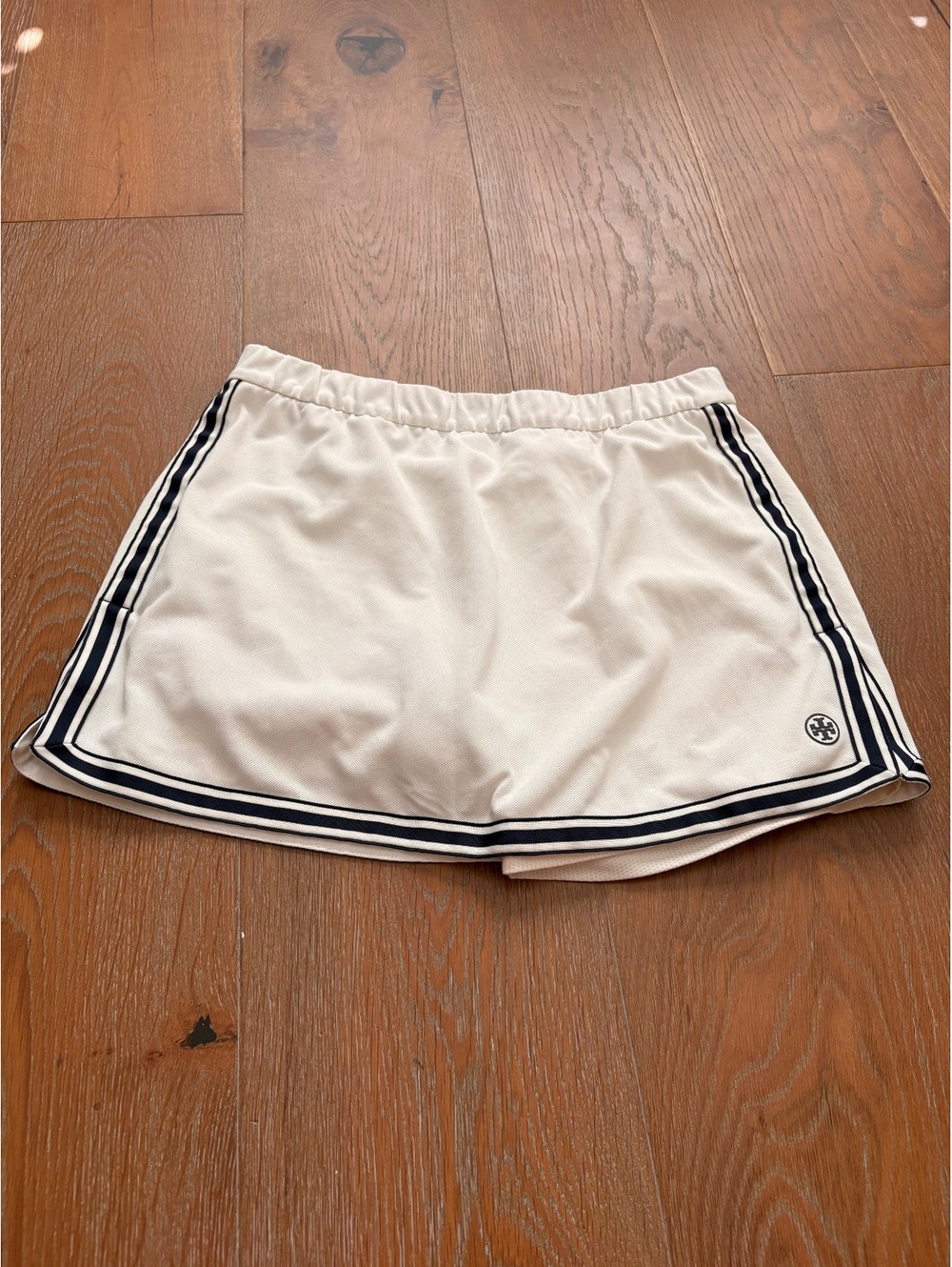 Tory Burch White Navy Trim Tennis Skort M